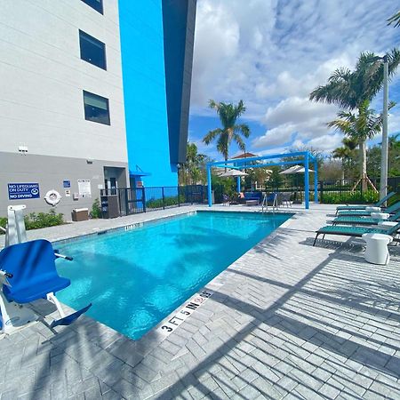 Tru By Hilton Miramar Hotel Ngoại thất bức ảnh